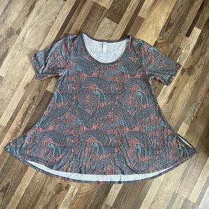 NWOT, Lularoe Gray Abstract Perfect T